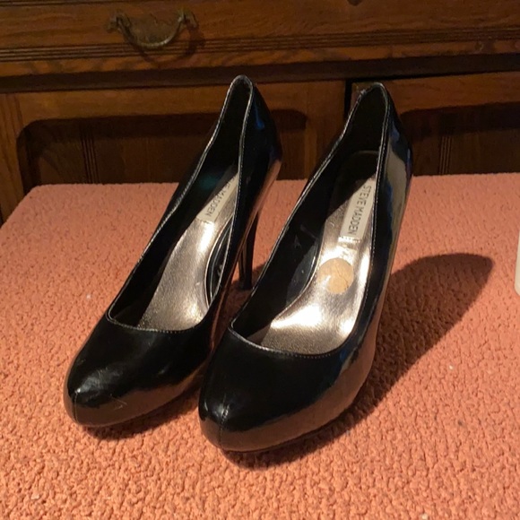🌈2/$20 Steve Madden shiny black heels 10